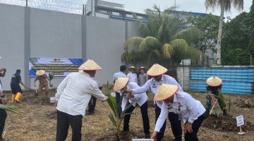 Lapas Binjai Gelar Penanaman Pohon Kelapa Serentak Bersama Menteri Imigrasi dan Pemasyarakatan Secara Virtual