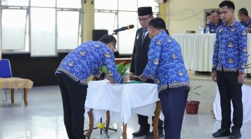 Wakil Bupati Lantik 40 Pejabat di Lingkungan Pemkab Dairi
