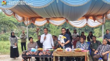 Bupati Karo Menghadiri Kegiatan Restocking atau Penebaran Benih Ikan Nila di Perairan Umum (embung) Desa Talimbaru, Kecamatan Barusjahe