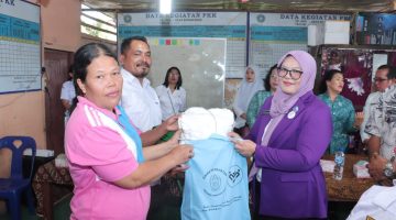 Tim Pembina Posyandu Dairi Pantau Kegiatan Posyandu Dan Serahkan Bantuan Mobiler Posyandu Di Desa Bongkaras