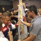 Junaidi SH saat menerima pataka dari Sekretaris Pengprov KBI Sumatera Utara adalah Muhammad Zaid Fahry
