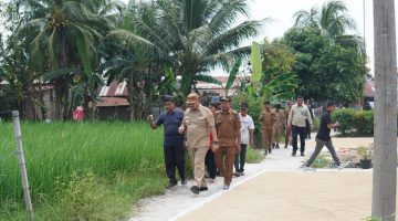 *Tinjau Irigasi dan Jalan Desa, Bupati Baharuddin Pastikan Kebutuhan Masyarakat Jadi Perhatian*