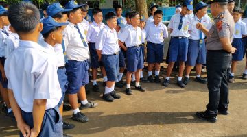 Kapolsek Bandar Huluan IPTU Patar Banjar Nahor Edukasi Pelajar soal Bahaya Narkoba dan Judi Online, 37 Siswa Dibina Terkait Knalpot Brong