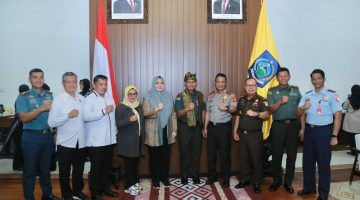 Irjen Kalingga Sambut Pangdam XXX/Rinambora di Bandara Internasional ZAM