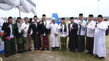 Pimpin Upacara Hari Santri Nasional ke -11, Wabup Syafrizal Serahkan Bantuan Sarana Ibadah kepada 13 Pesantren*