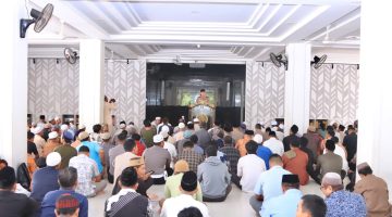 Jumling di Masjid Agung Al Muttaqin, Wakapolda NTB Perkuat Kedekatan dengan Warga