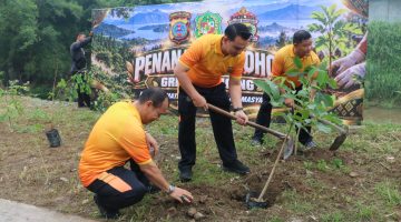 Polda Sumut Laksanakan Aksi Penanaman Pohon untuk Cegah Banjir dan Jaga Kelestarian Lingkungan