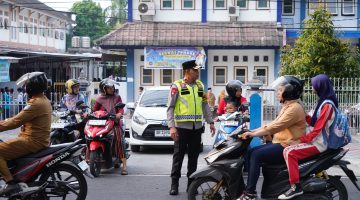 Wakapolda NTB Turun ke Simpang BI Atur Lalu Lintas Pagi