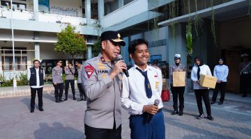 Cegah Bullying dan Kenakalan Remaja, Wakapolda NTB Sambangi SMPN 6 Mataram