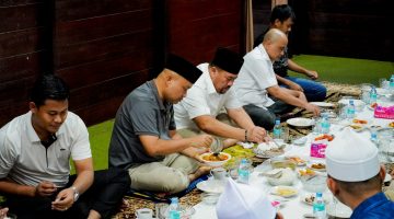 Bupati Batu Bara Bersama Anggota DPR RI Sugiat Santoso Salurkan 4 Ekor Sapi dan 1 Ton Beras ke Pesantren Taajussalaam*