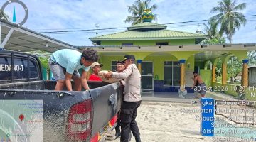 Polres Batu Bara Gelar Jumat Curhat Serentak di Enam Lokasi, Pererat Silaturahmi dan Salurkan Bantuan Sosial kepada Masyarakat