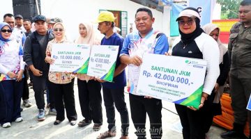 Menjelang HUT Pemkab Labuhanbatu, Bupati dan Wabup Serahkan Bansos Kepada Warga Kecamatan Panai Hilir.