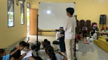 Pentingnya Edukasi Sejak Dini: Pengalaman Salman Al Farici Mengajar di Daerah Pelosok Bersama Kawan Bestari