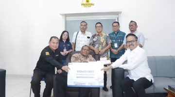 Pemerintah Kabupaten Dairi menerima donasi obat-obatan dari PT. Indofarma (Persero) di Pendopo Bupati Dairi.